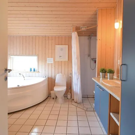 Three-bedroom Holiday In Juelsminde בית נופש