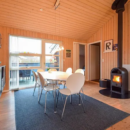 Three-bedroom Holiday In Juelsminde